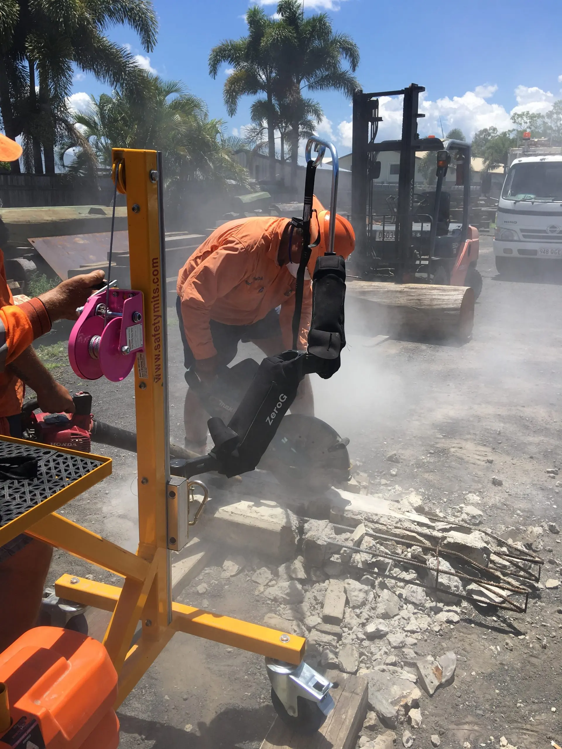 Zero G Arm Wst And Concrete Saw
